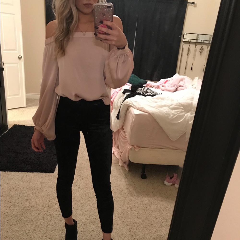 Light pink puffy sleeved blouse